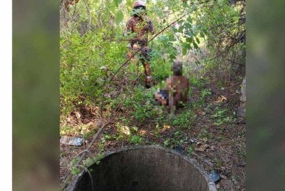Mangsa selamat namun mengalami cedera ringan dan keletihan kerana berada di dalam perigi selama dua hari. Foto: JBPM 