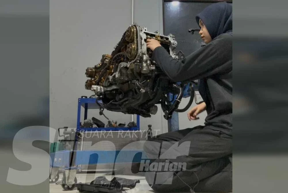 Nurul Khairin menyambung impian arwah abangnya dalam bidang automotif dan merupakan satu-satunya dalam keluarga yang menjadi mekanik.