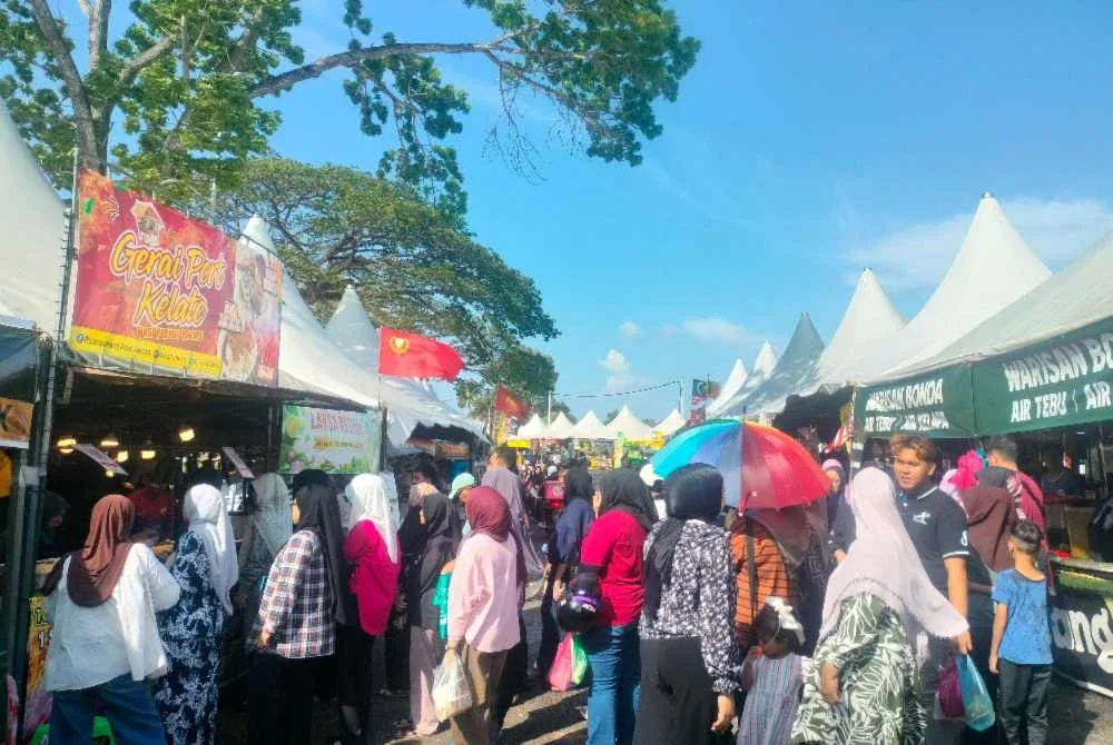 Bazar Ramadan Wisma Ria boleh dikategorikan sebagai bazar terpanjang di Kedah.