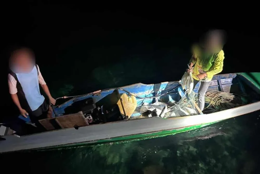 Suspek disyaki melakukan aktiviti bom ikan di perairan Kunak. 