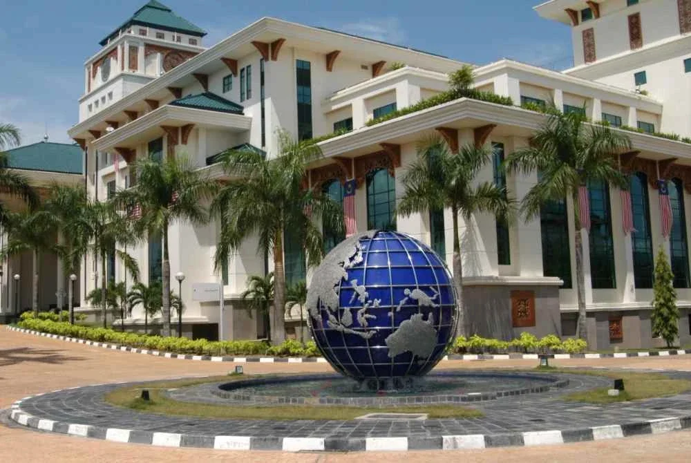 Kementerian Luar memfokuskan usaha untuk memudahkan kepulangan mereka melalui penerbangan komersial.