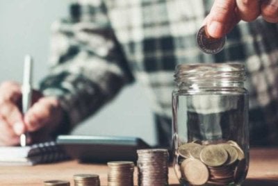 Lebih 56 peratus menabung kurang daripada RM500 sebulan, menyebabkan ramai rentan. Foto hiasan