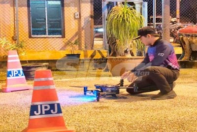 JPJ akan menggunakan dron berteknologi tinggi yang mampu melakukan pembesaran (zoom) sehingga 200 kali bagi mengesan kesalahan pengguna jalan raya, termasuk membaca nombor pendaftaran kenderaan secara jelas dari udara.Foto:SINAR HARIAN/HAZELEN LIANA KAMARUDIN
