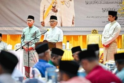 Al-Sultan Abdullah menyampaikan titah sempena memasyhurkan Masjid Pulau Serai dengan nama Masjid Tengku Hajah Aisyah Mandak. Foto Facebook Kesultanan Pahang 