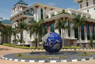 Kementerian Luar memfokuskan usaha untuk memudahkan kepulangan mereka melalui penerbangan komersial.