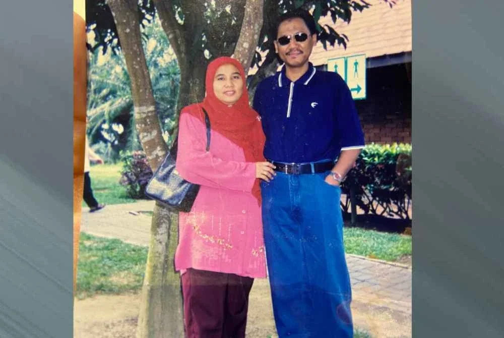 Gambar kenangan Mohd Puad bersama arwah isterinya, Khirina.