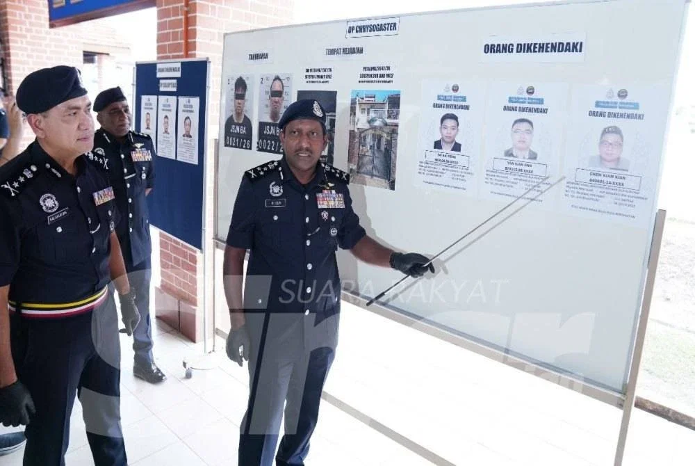 Hussein menunjukkan individu yang dikesan bagi membantu siasatan. Foto ROSLI TALIB