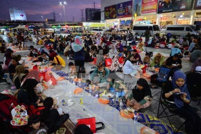 Program Iftar Mega GM Klang di Dataran GM pada Jumaat. Foto SINAR HARIAN/ASRIL ASWANDI SHUKOR