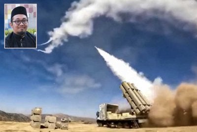Iran mempunyai arsenal amunisi balistik yang pelbagai dari jarak operasi 75km sehinggalah ke 3,000km. Gambar kecil: Mohammad Fairuz 
