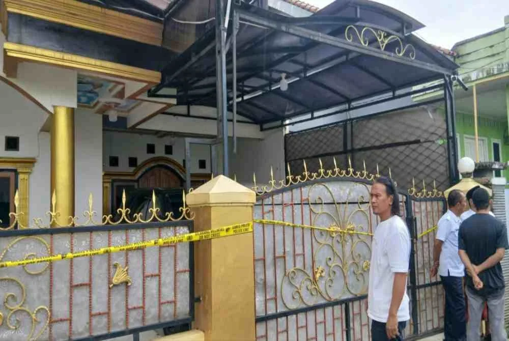 Lokasi seorang wanita menetak suaminya hingga maut dalam kejadian di Tigaraksa, Kabupaten Tangerang. Foto Agensi