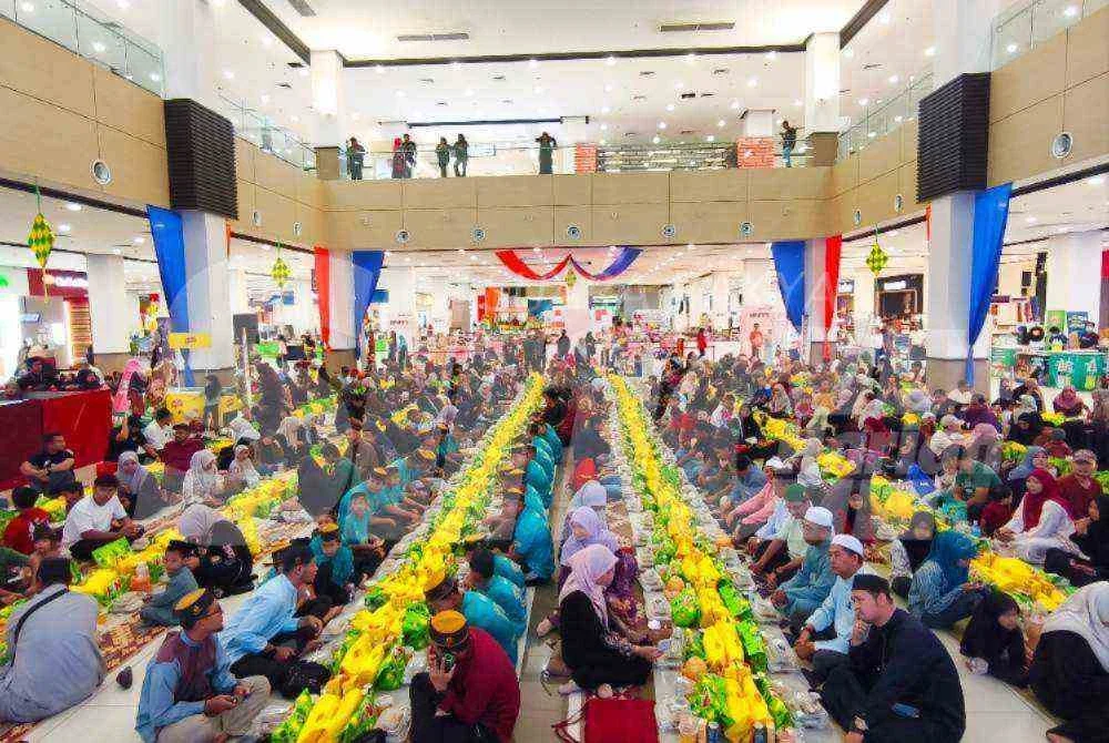 Jelajah Iftar Sinar Mydin 2026 berlangsung di Pasar Raya Mydin Tunjong, Kota Bharu pada Isnin.