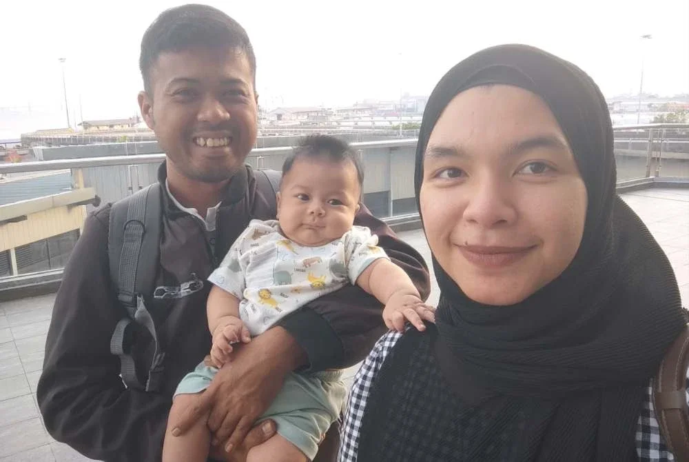 Gambar kenangan Mohd Syafaeez bersama anaknya, Hayl Haarith dan isterinya, Ummu Habibah.