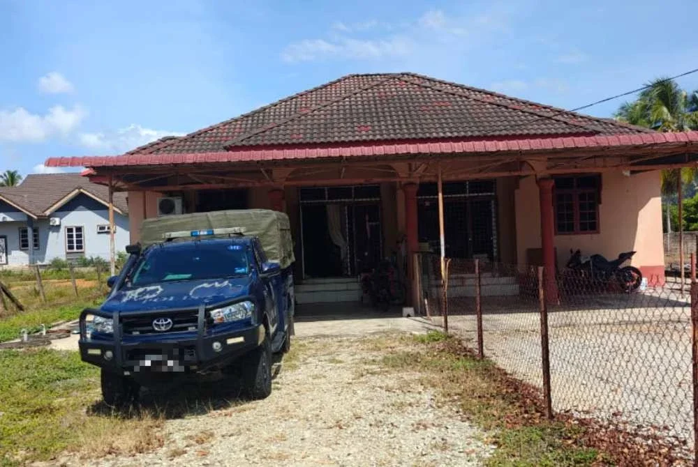 Lokasi kediaman seorang pensyarah yang ditemukan meninggal dunia susulan bau busuk yang dihidu jiran di Kampung Gelam Mas, Keluang, Besut.
