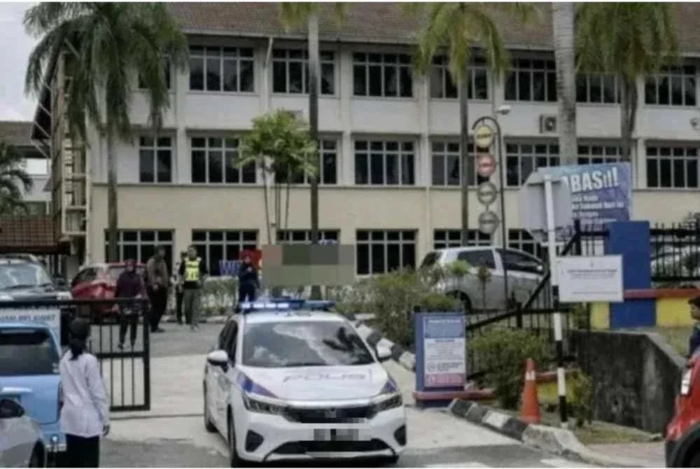 Dalam kejadian berkenaan, mangsa ditemukan meninggal dunia di tandas sekolah terbabit.