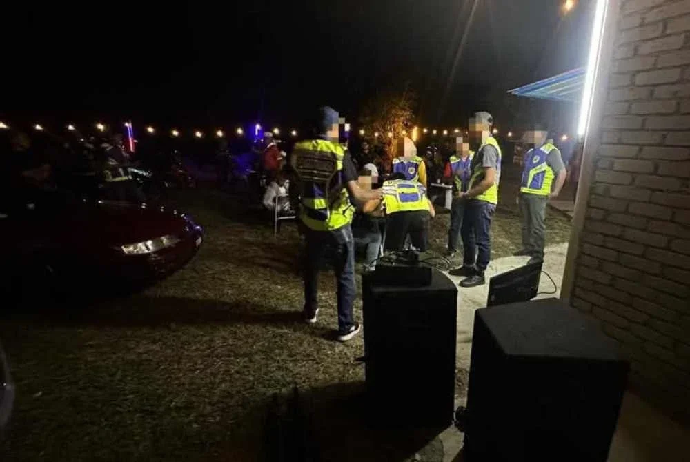 Hasil pemeriksaan mendapati premis berkenaan menjalankan aktiviti hiburan tanpa kebenaran sah daripada pihak berkuasa tempatan. Foto MDPP