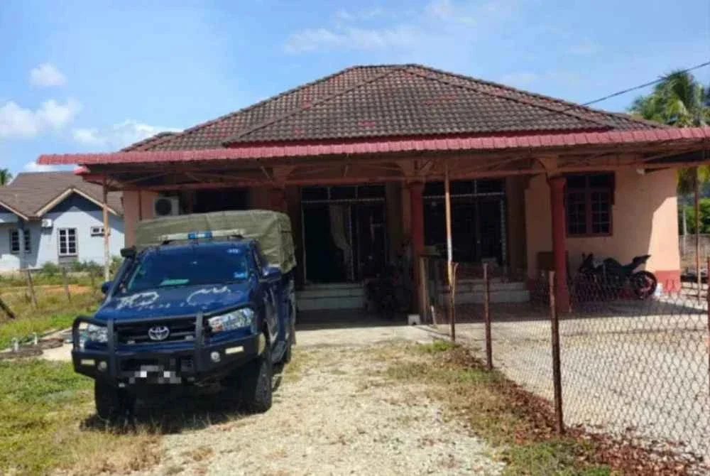 Gambar kenangan Pensyarah Universiti Sultan Zainal Abidin (UniSZA) Kampus Besut, Allahyarham Tajul Afif Abdullah, 49, yang ditemukan meninggal dunia di rumah sewanya di Kampung Gelam Emas pagi tadi.
