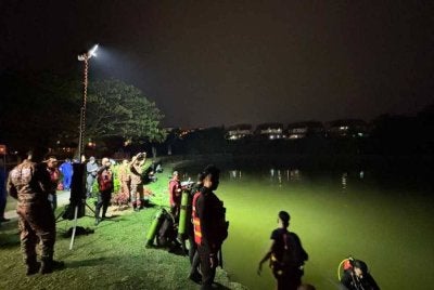 Seorang wanita mati lemas selepas dikatakan jatuh ke dalam tasik di Taman Tasik Lake Valley Bandar Tun Hussien Onn pada Isnin. Foto: JBPM SELANGOR