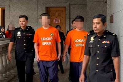 Suspek terdiri daripada warga China diberkas SPRM dengan kerjasama pihak berkuasa China menerusi Op Dragon. Foto: SPRM