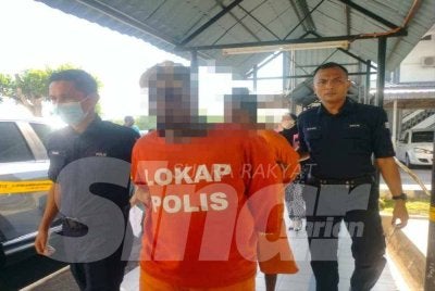 Polis menahan tiga suspek susulan kes seorang lelaki maut manakala adik perempuannya mengalami kecederaan hampir putus di tangan akibat ditetak dalam kejadian di Taman Kempas.