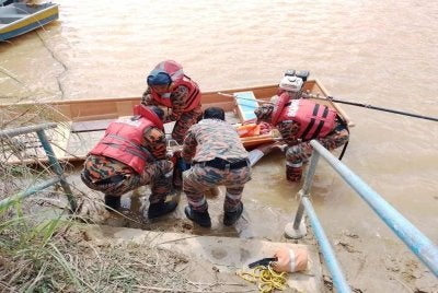 Mayat seorang lelaki ditemukan terapung di Sungai Kelantan berhampiran Jambatan Tendong di sini pada Selasa.