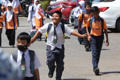 KPM mengumumkan cuti tambahan sehingga dua hari, tertakluk mengikut Kumpulan A dan B. Gambar fail Bernama