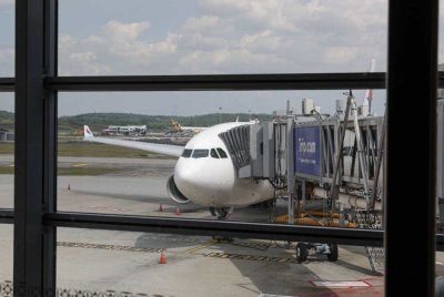 Pesawat sewaan khas Malaysia Airlines ke Jeddah, Arab Saudi yang akan berlepas petang ini merupakan salah satu usaha Malaysia dalam memulakan Operasi Evakuasi Rakyat Malaysia dari Zon Konflik Asia Barat. Foto Bernama