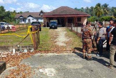 Lokasi kediaman seorang pensyarah yang ditemukan meninggal dunia susulan bau busuk yang dihidu jiran di Kampung Gelam Mas, Keluang, Besut.
