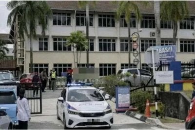 Dalam kejadian berkenaan, mangsa ditemukan meninggal dunia di tandas sekolah terbabit. 