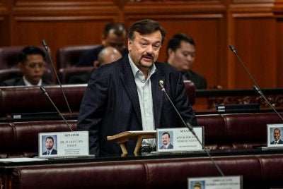 Amir Hamzah bercakap pada Mesyuarat Pertama, Penggal Kelima Parlimen ke-15 Dewan Negara di Bangunan Parlimen pada Selasa. Foto Bernama