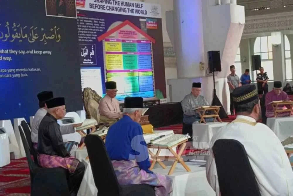 Sultan Pahang, Al-Sultan Abdullah Ri'ayatuddin Al-Mustafa Billah Shah berkenan hadir program World #QuranHour (WQH) 2026 di Masjid Sultan Ahmad Shah, Universiti Islam Antarabangsa Malaysia (UIAM) pada Rabu.