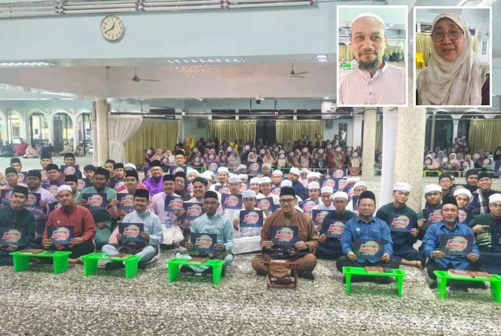 Shahizan Affandi (depan, empat dri kiri) dan Afnan Hamimi (depan, tiga kanan) bersama para peserta #QuranHour peringkat negeri Kedah yang berlangsung di Masjid Sultanah Bahiyah di Alor Setar pada Rabu. Gambar kecil dari kanan: Che Harishon dan Mohd Feriza