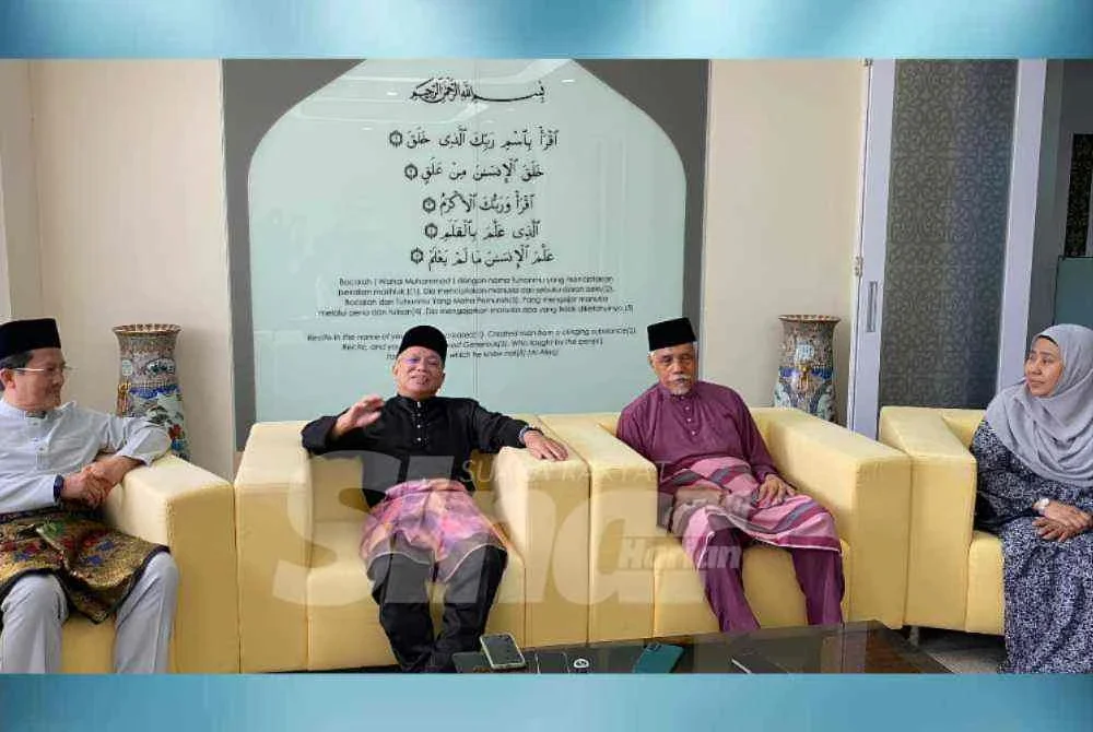 Osman (dua dari kanan) ketika sidang media selepas hadir pada World #QuranHour 2026 di Masjid Sultan Ahmad Shah, Universiti Islam Antarabangsa Malaysia (UIAM) pada Rabu.