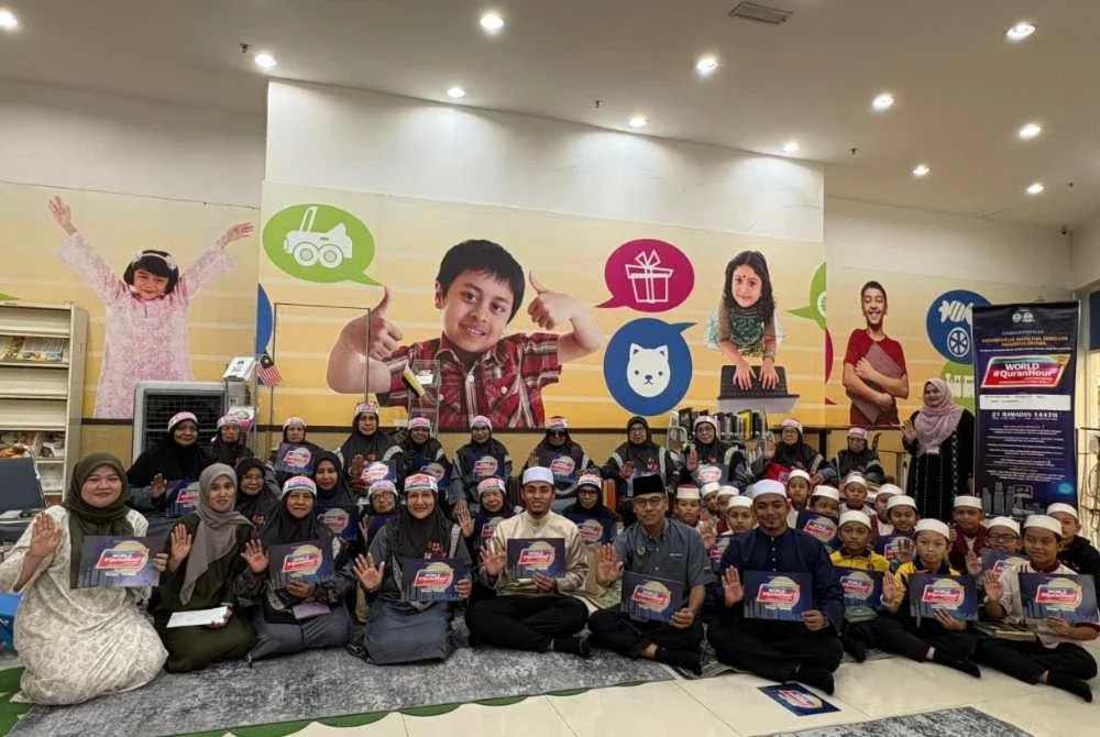 Anak-anak dari SRITI Al Taqwa di sini turut menyertai World #QuranHour anjuran Rumah Ngaji Teluk Muroh yang diadakan di di Perpustakaan Komuniti, AEON Seri Manjung di sini pada Rabu.
