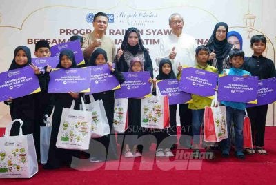 Royale Chulan Hotels & Resorts Malaysia dengan kerjasama PTPTN meraikan 100 anak-anak yatim dan asnaf dalam majlis berbuka puasa pada Selasa. Foto Mohd Halim Abdul Wahid