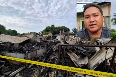 Persiapan perkahwinan dan puluhan balang tempahan kuih raya milik sebuah keluarga musnah dalam kebakaran. Gambar kecil: Muhamad Azrizal 