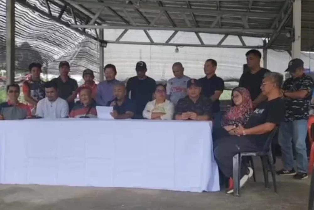 AJK Bersatu Beluran mengumumkan peletakan jawatan dan keluar parti serta-merta.