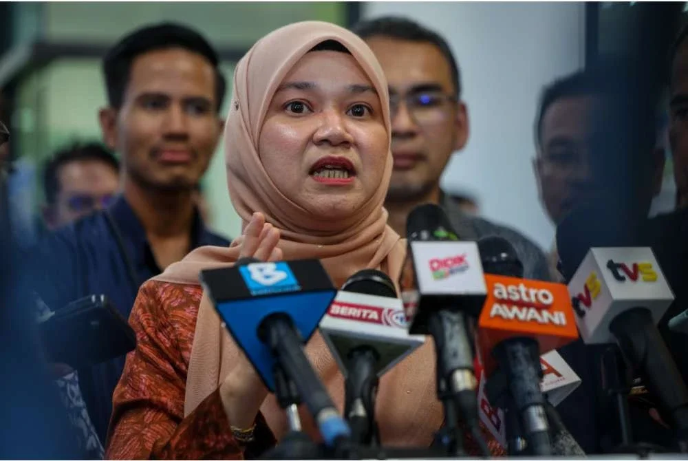 Fadhlina pada sidang media selepas merasmikan Program Sekolah Dalam Hospital di Hospital Seberang Jaya pada Khamis. Foto Bernama