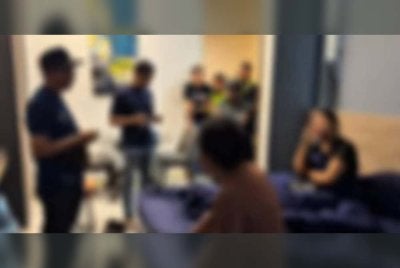 Pasangan itu disoal siasat pegawai JAIM yang menjalankan pemeriksaan