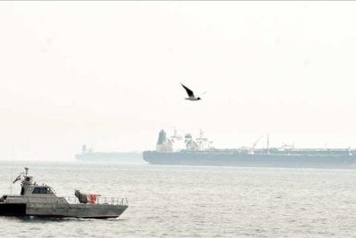 Kemelut perdagangan global berpunca daripada serangan ketenteraan AS dan Israel ke atas Iran, mempengaruhi laluan penting minyak Selat Hormuz. Foto Agensi