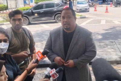 Nizamuddin ditemui pemberita di hadapan Bukit Aman di sini pada Khamis. 