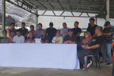 AJK Bersatu Beluran mengumumkan peletakan jawatan dan keluar parti serta-merta.