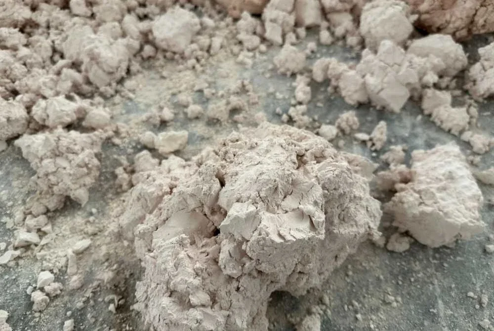 Selepas diproses menjadi gred yang lebih tinggi, kaolin berkenaan kemudian dijual pada harga lebih mahal bagi pasaran tempatan dan antarabangsa.