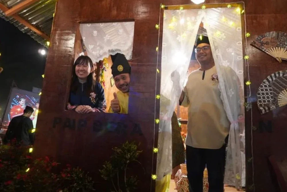 Yu Man (kiri) ketika hadir semasa penjurian Pesta Pelita Raya Pahang 2026 di Taman Awam Bera, baru-baru ini. Foto Tourism Pahang