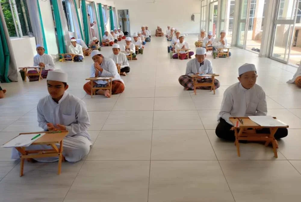 Pelajar maahad tetap tekun menuntut ilmu al-Quran. 