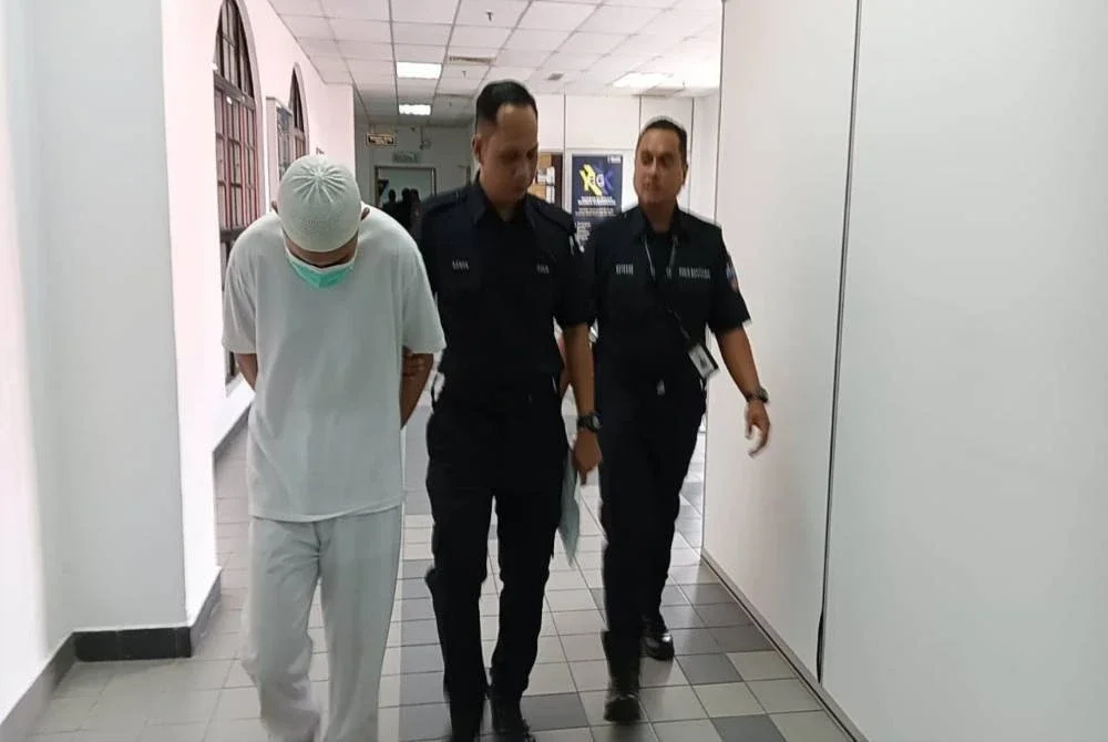 Muhammad Imran Abdullah dipenjara 18 tahun dan 24 sebatan oleh Mahkamah Sesyen Johor Bahru atas pertuduhan memperdagangkan bayi, amang seksual serta merakam video penganiayaan seksual terhadap kanak-kanak, dua tahun lalu.