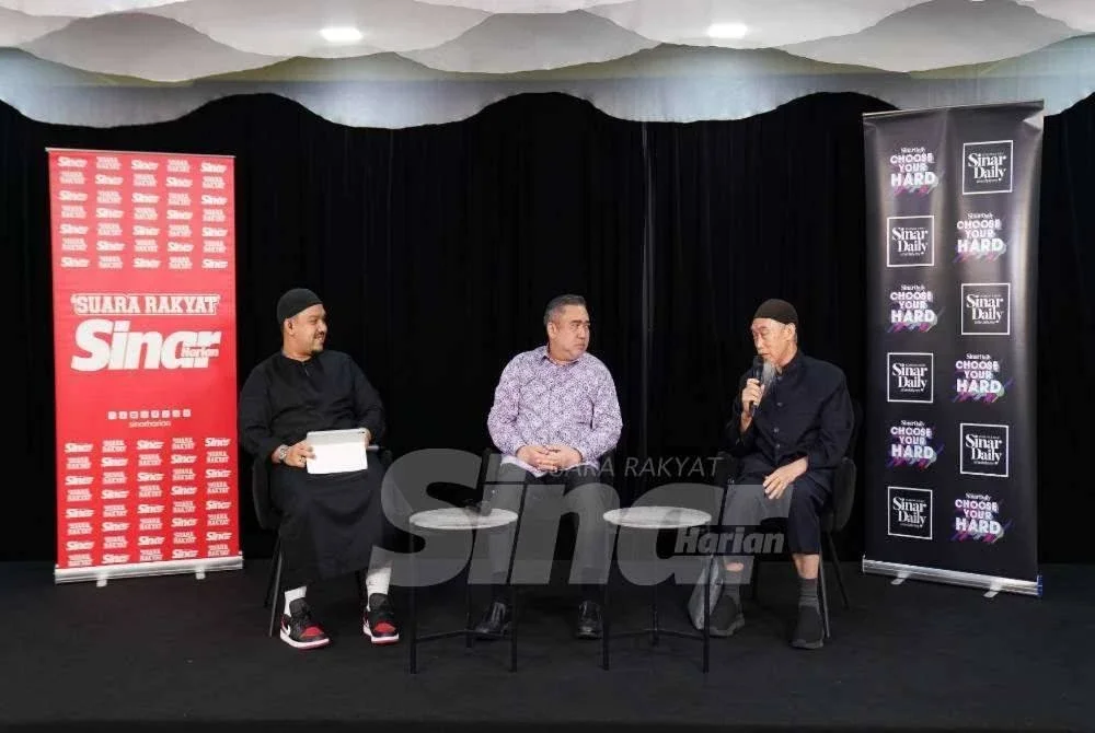Program turut menampilkan Menteri Pengangkutan, Anthony Loke (tengah) dan Presiden dan Lengasas Al-Khaadem, Datuk Dr Hussain Yee (kanan)