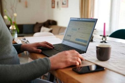 Cadangan WFH dalam situasi ini boleh dilihat sebagai langkah sementara atau strategi pengurusan tenaga, bukannya perubahan kekal dalam sistem kerja sektor awam. Foto hiasan