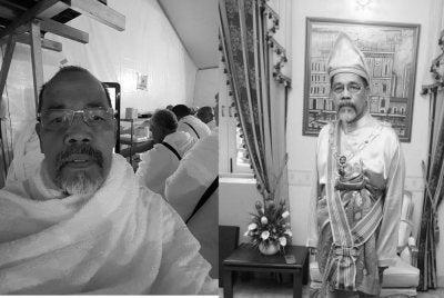 Allahyarham Muhammad semasa menunaikan haji (kiri).