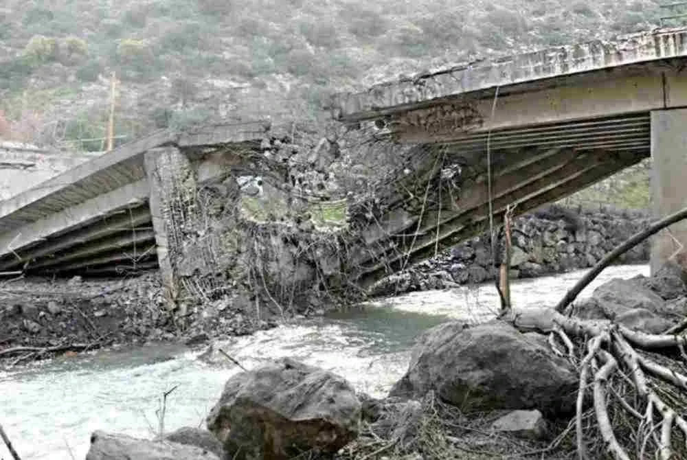 Serangan menyasarkan jambatan di Sungai Litani dengan pos kawalan pasukan terletak 100 hingga 200 meter dari lokasi.