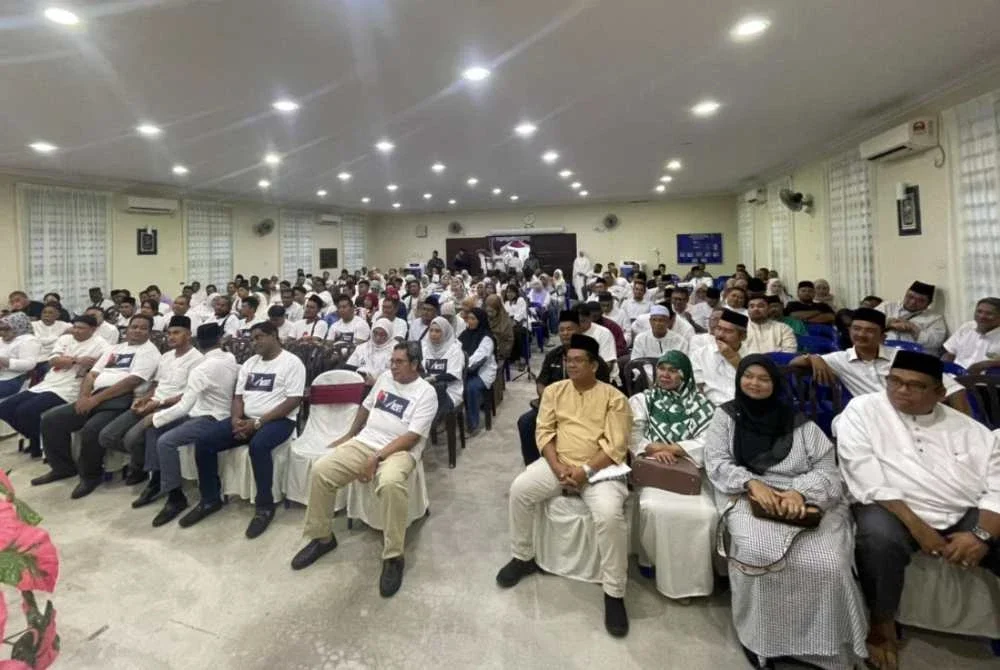Sebahagian daripada 500 ahli di beberapa Bahagian Bersatu di Perak umum meninggalkan parti itu pada Jumaat.